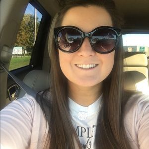 Meet your Posher, Holly